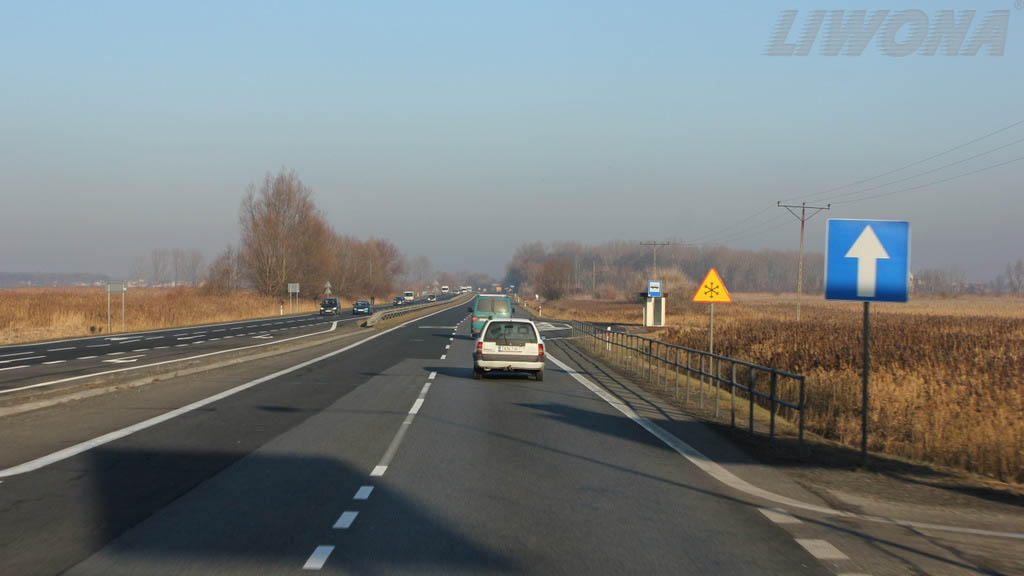Sytuacja drogowa — pytanie 8218: Czy zabrania się cofania na drodze jednokierunkowej?
