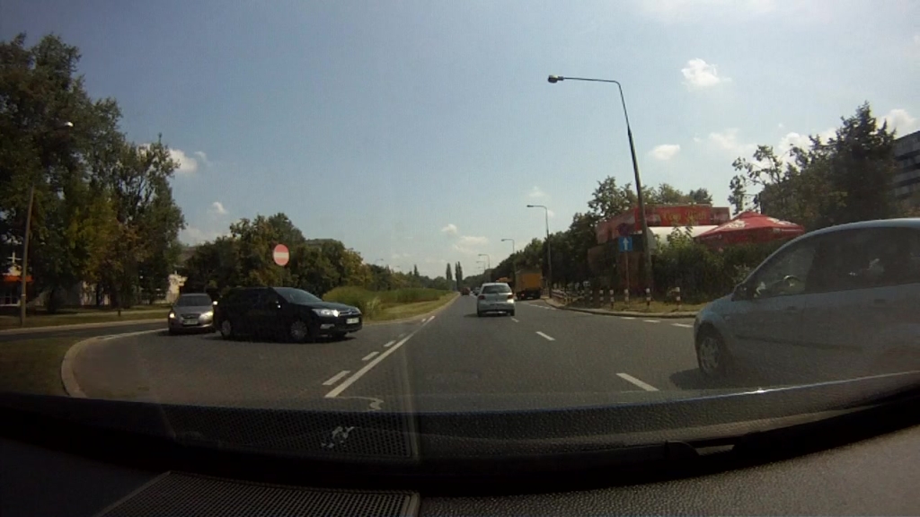 Sytuacja drogowa — pytanie 9603: Czy w przedstawionej sytuacji dozwolony jest skręt w lewo?