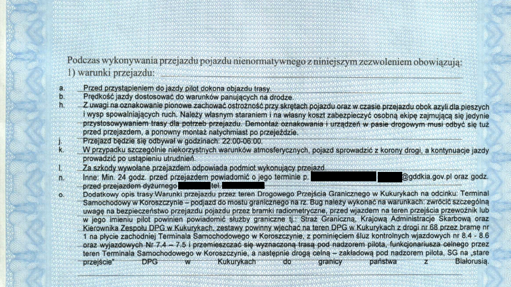 Sytuacja drogowa — pytanie 10800: Czy poruszając się pojazdem nienormatywnym kierujący ma obowiązek przestrzegać warunków przejazdu wskazanych w zezwoleniu odpowiedniej kategorii?